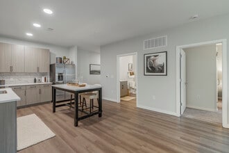 Perimeter Pointe in Charlotte, NC - Foto de edificio - Interior Photo