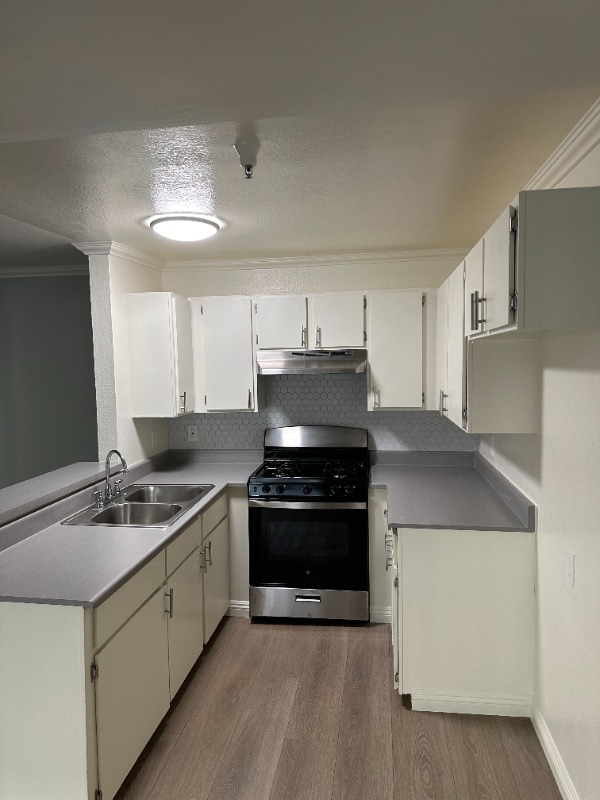 property at 5811 Tujunga Ave