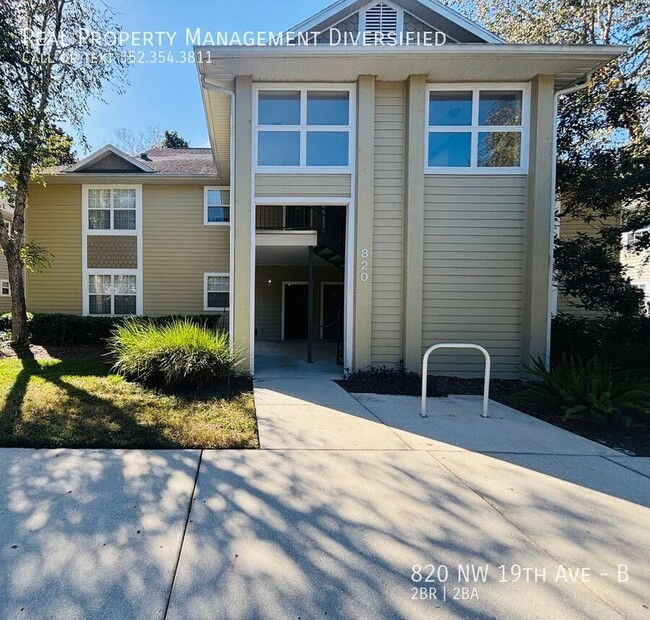 820 NW 19th Ave in Gainesville, FL - Foto de edificio - Building Photo