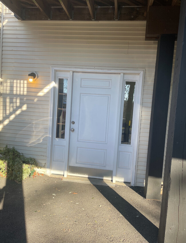 8323 Robey Ave, Unit 1 in Annandale, VA - Building Photo - Building Photo