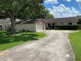 10813 Scenic Dr in Montgomery, TX - Building Photo