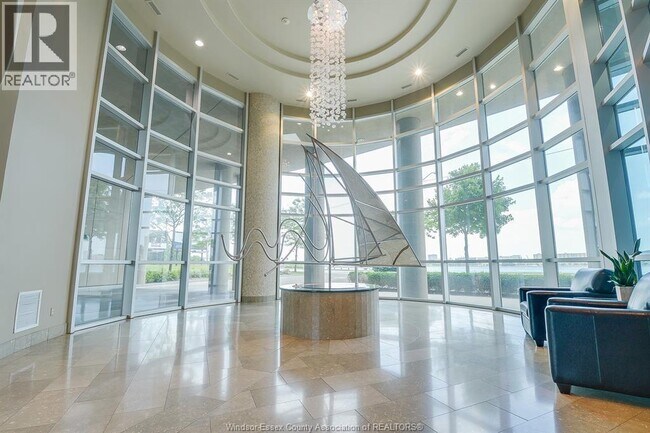 1225 Riverside Dr W in Windsor, ON - Building Photo - Building Photo