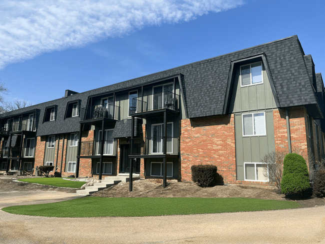 Timberbrook Apartments in Peoria, IL - Building Photo - Building Photo