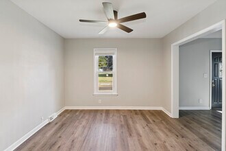 395 Center St in Grayslake, IL - Building Photo - Building Photo