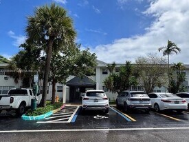 7925 West Dr in North Bay Village, FL - Building Photo