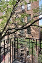 52 Barrow St in New York, NY - Building Photo - Building Photo