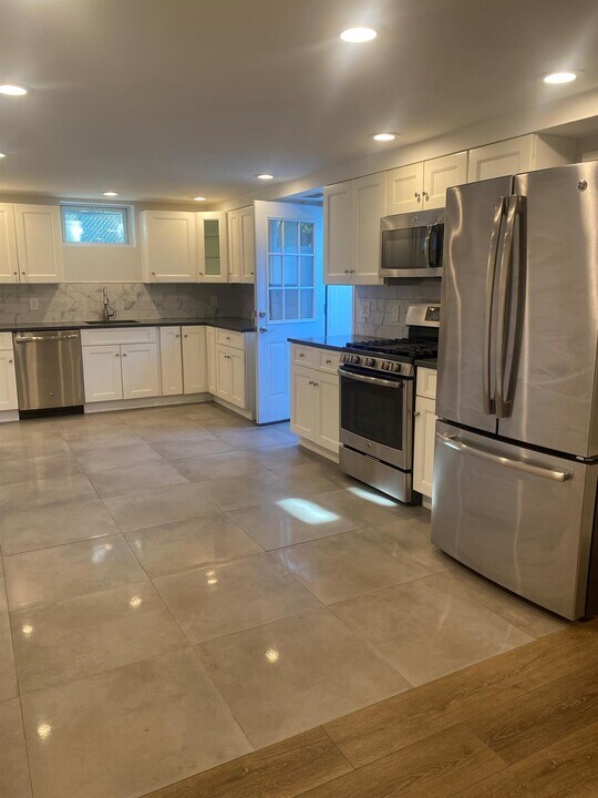 218 Grant Terrace in Mamaroneck, NY - Building Photo