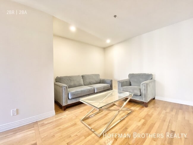 8569 Burton Wy, Unit 101 in Los Angeles, CA - Building Photo - Building Photo