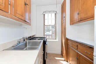 299 W 12th St in New York, NY - Building Photo - Building Photo