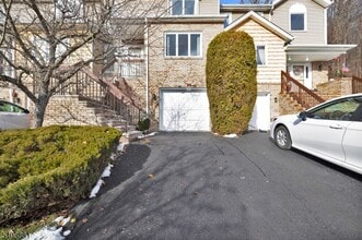 48 Edgefield Dr in Morris Plains, NJ - Foto de edificio - Building Photo