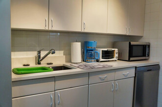 1033-1012 12 Ave SW in Calgary, AB - Building Photo - Building Photo