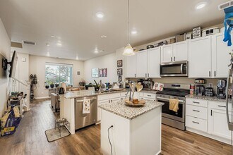 14933 E Belleview Dr in Aurora, CO - Building Photo - Building Photo