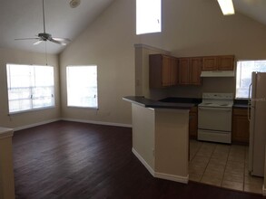 6593 Queens Borough Ave in Orlando, FL - Building Photo - Building Photo