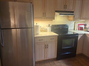 15 Glazer Rd in Newton, MA - Building Photo - Building Photo