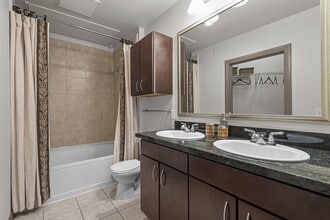 Metropole in Houston, TX - Building Photo - Building Photo