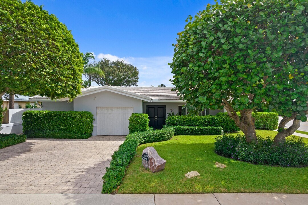 6408 Washington Rd in West Palm Beach, FL - Building Photo