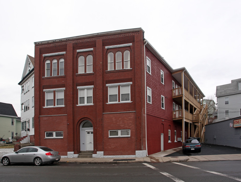 176 Ferry St in Everett, MA - Building Photo