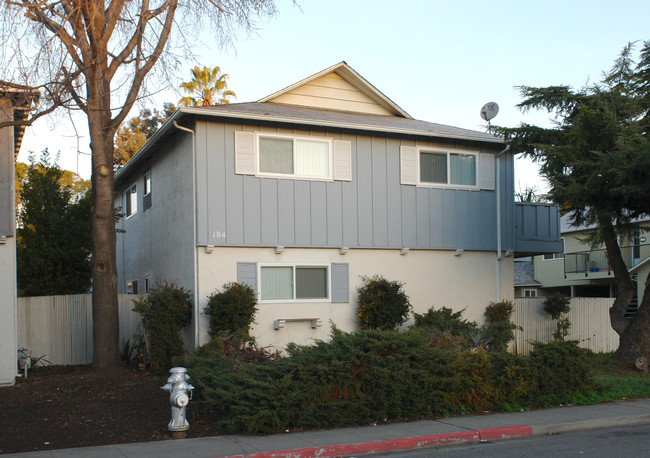 184 Permanente Way in Mountain View, CA - Foto de edificio - Building Photo