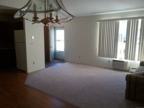 461 E Mitchell Ave in Cheshire, CT - Building Photo - Building Photo
