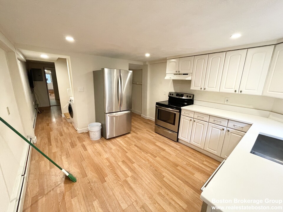 16 Greenwich St, Unit 1 in Boston, MA - Building Photo