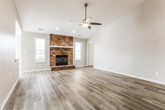 7266 Plantation Ln, Unit 3 in Avon, IN - Foto de edificio - Building Photo