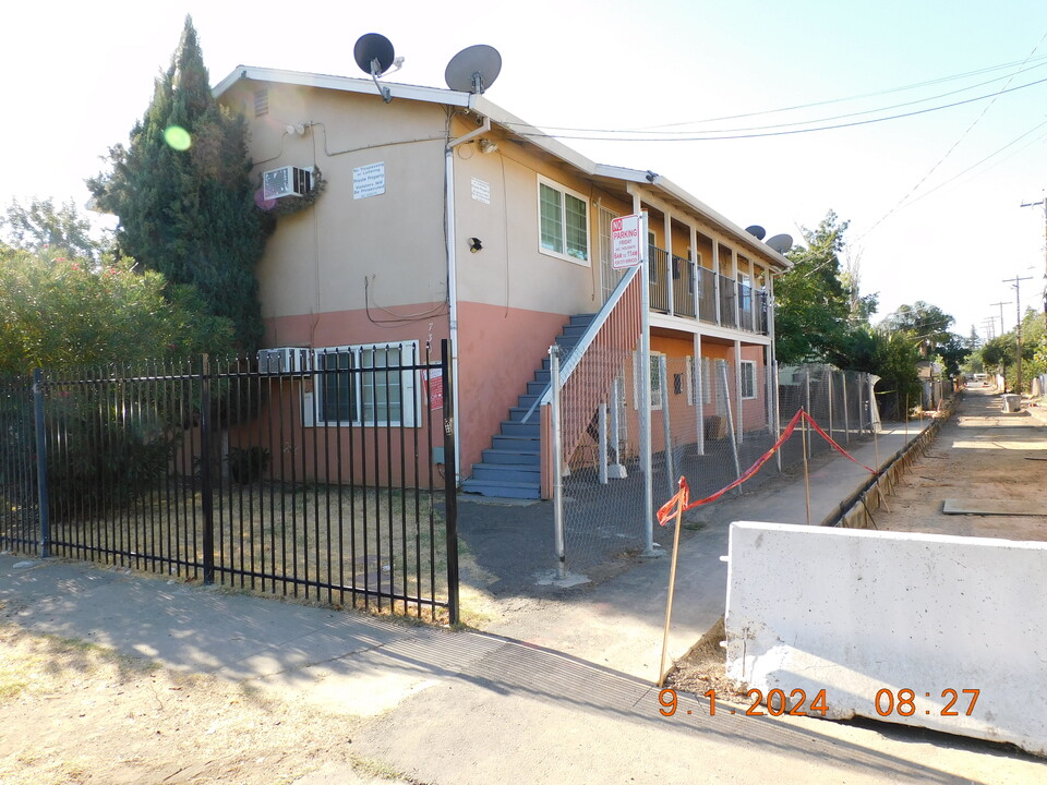 730 Dixieanne Ave, Unit 4 in Sacramento, CA - Foto de edificio