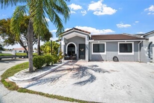 7695 NW 178th Terrace in Hialeah, FL - Building Photo