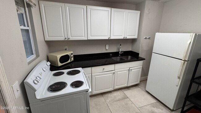 1245 W 30th St in Jacksonville, FL - Building Photo - Building Photo