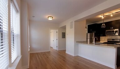 2209 W Eastwood Ave, Unit 3 in Chicago, IL - Foto de edificio - Building Photo