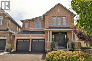 170 Humphrey St in Waterdown, ON - Building Photo