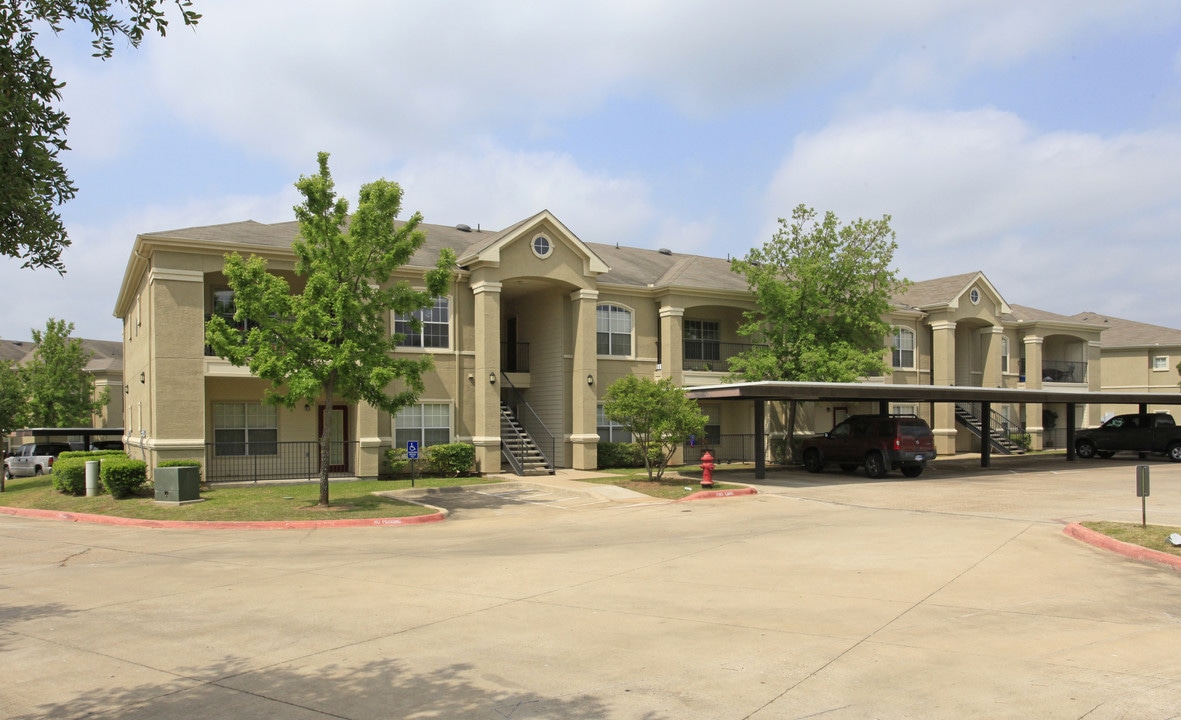 The Lodge at Lost Pines Apartments in Bastrop, TX - Foto de edificio