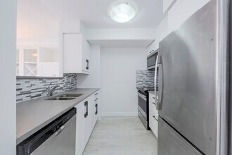 700-2700 Humberwood Blvd in Toronto, ON - Building Photo - Building Photo