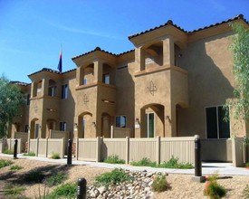 Las Piedras Townhomes in Phoenix, AZ - Building Photo - Building Photo