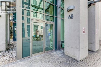 68 Grangeway Ave in Toronto, ON - Building Photo - Building Photo
