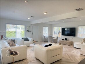 44 NW 40th St in Miami, FL - Building Photo - Building Photo