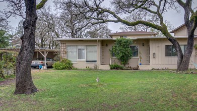 343 E Thomson Ave in Sonoma, CA - Building Photo - Building Photo