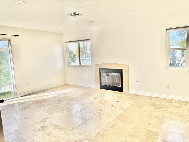 277 Elm Ave, Unit A in Imperial Beach, CA - Foto de edificio - Building Photo