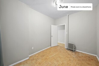 Private bedroom in 3 bed/1 bath Home in New York, NY - Building Photo - Building Photo