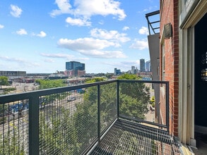 2916 Indiana St in Dallas, TX - Foto de edificio - Building Photo