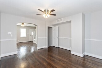 7704 Gough St in Baltimore, MD - Foto de edificio - Building Photo