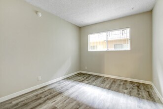 4733 Orion Ave in Sherman Oaks, CA - Building Photo - Building Photo