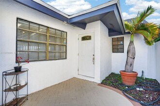 7016 SW 103rd Pl in Miami, FL - Building Photo - Building Photo