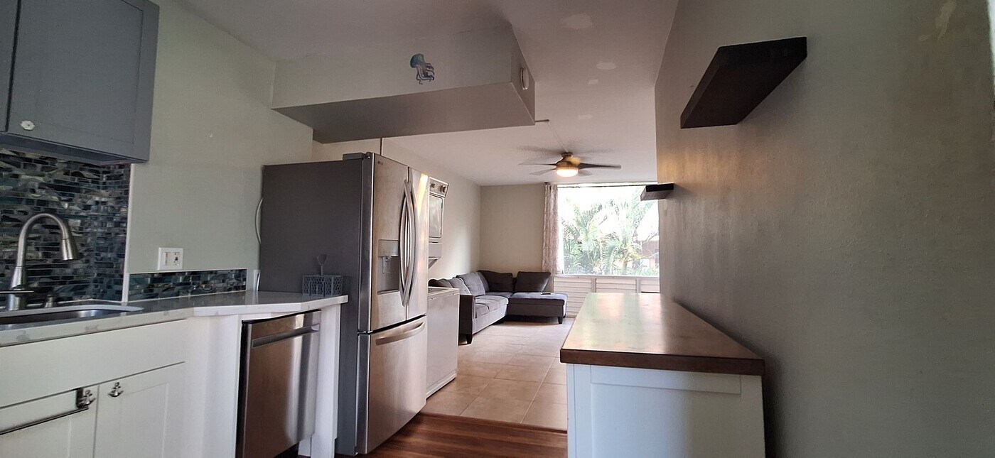 3676 Lower Honoapiilani Rd in Lahaina, HI - Building Photo