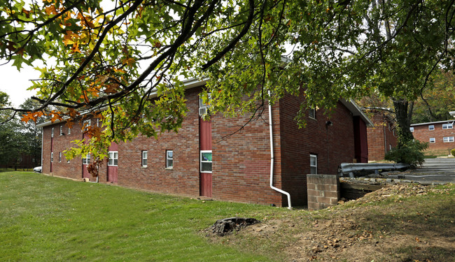 Malcolm Gardens in North Plainfield, NJ - Building Photo - Building Photo