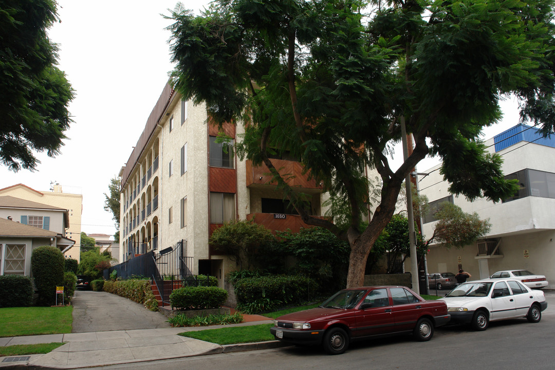 1650 Bentley Ave in Los Angeles, CA - Building Photo