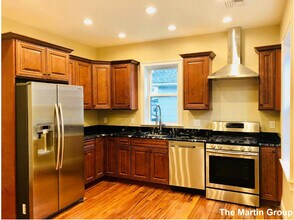 136 Inman St, Unit 1 in Cambridge, MA - Foto de edificio - Building Photo