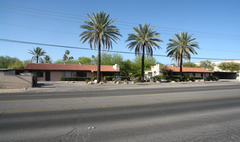 Desert Club Apartments