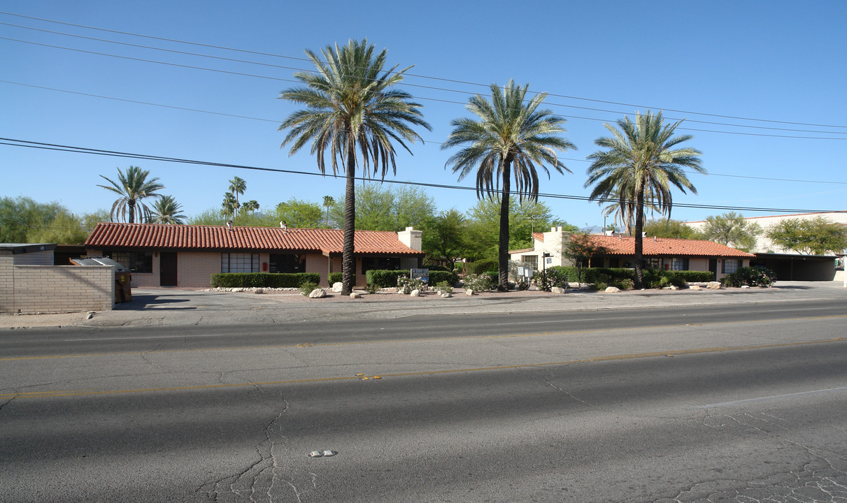 Desert Club Apartments in Tucson, AZ - Foto de edificio