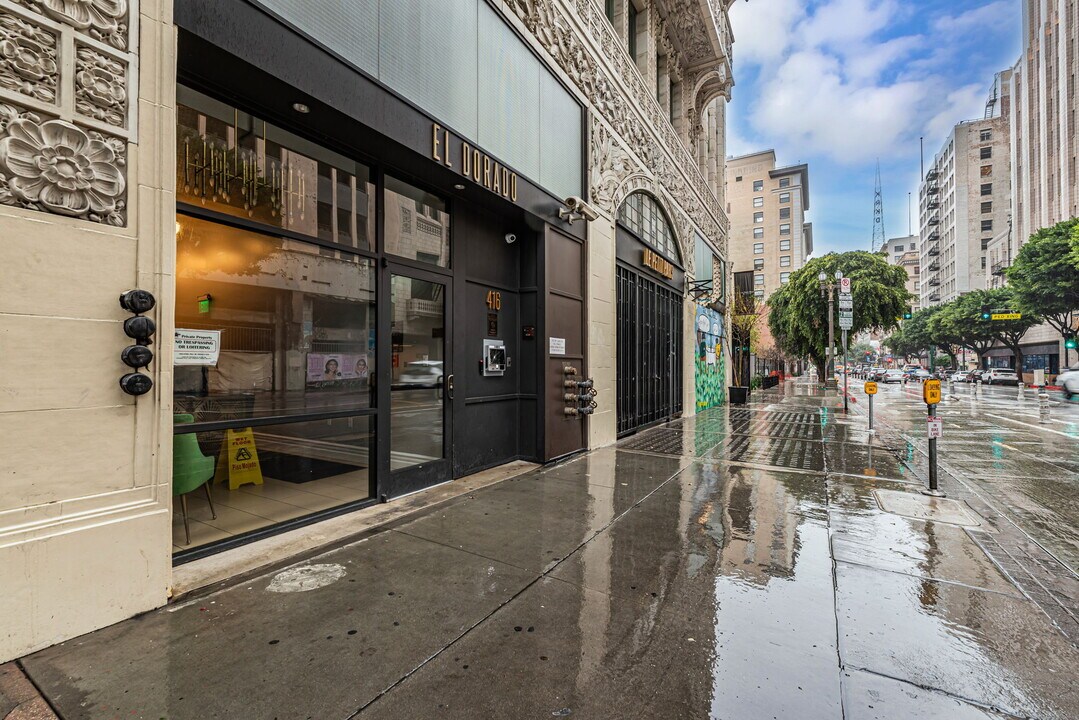 416 S Spring St, Unit 606 in Los Angeles, CA - Building Photo