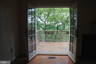 2113 Kings Mill Ct in Falls Church, VA - Building Photo - Building Photo
